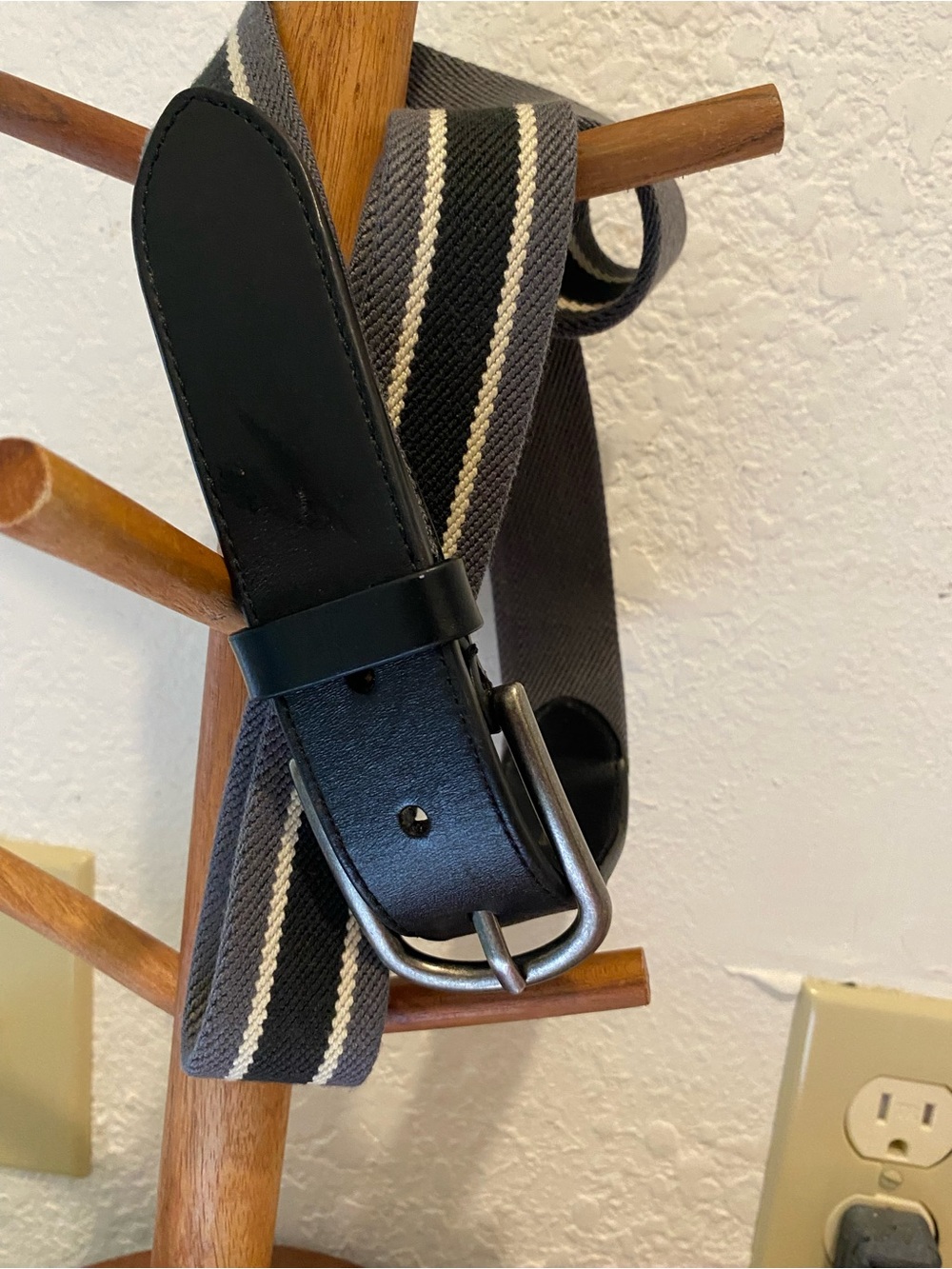 UNDER ARMOUR Men’s “Striped Canvas & Leather Golf Belt” Size 40 Black/Grey EUC